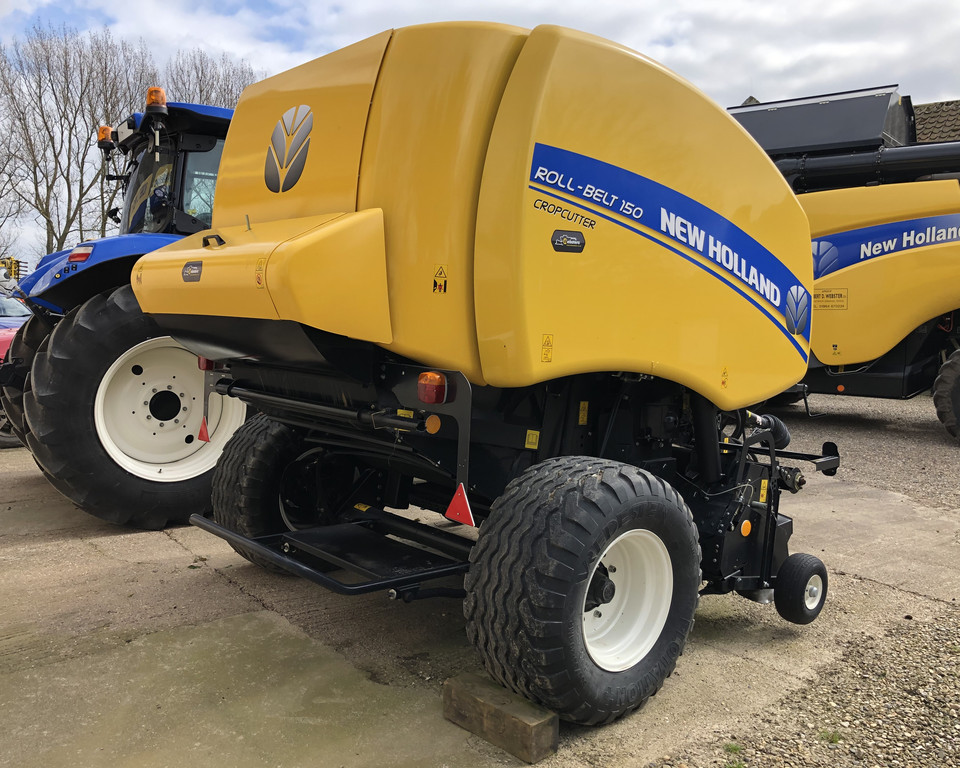 NEW HOLLAND RB150 CC BALER