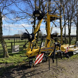 NEW HOLLAND PROTED 760 TEDDER