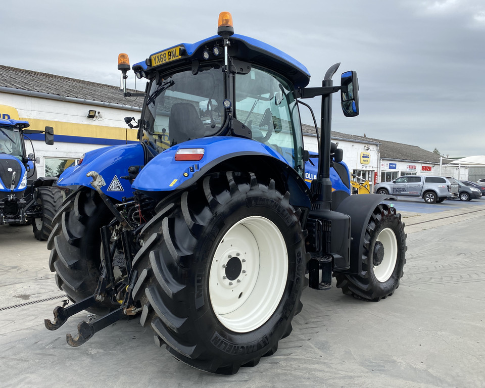NEW HOLLAND T7.210 TRACTOR
