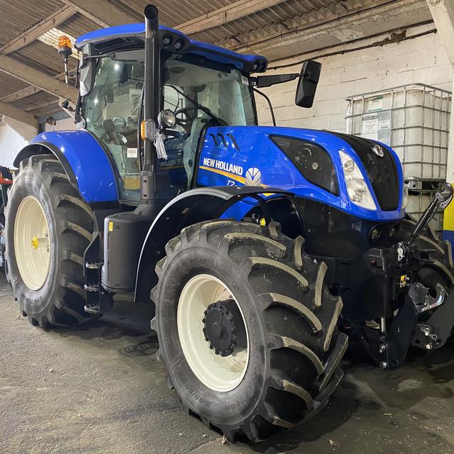 NEW HOLLAND T7.230 POWER COMMAND TRACTOR