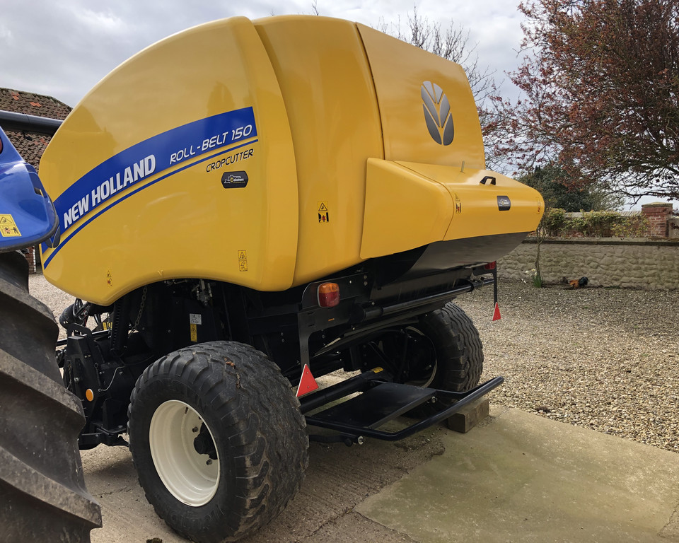 NEW HOLLAND RB150 CC BALER