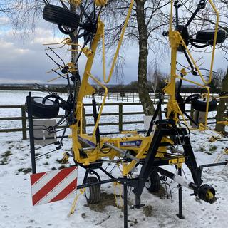 NEW HOLLAND PROTED 660 TEDDER