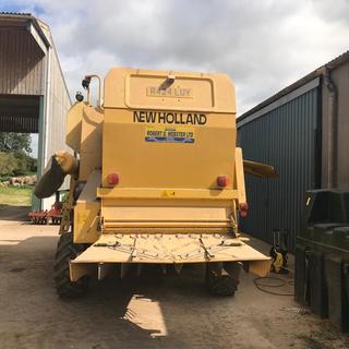 NEW HOLLAND TX62 COMBINE