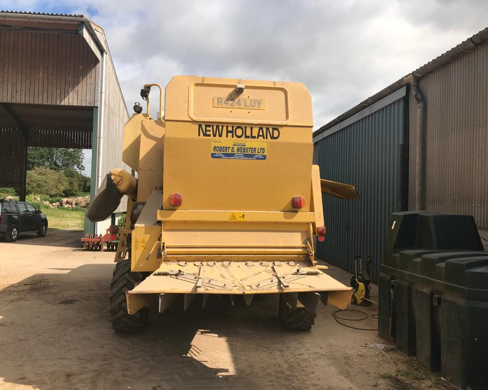 NEW HOLLAND TX62 COMBINE