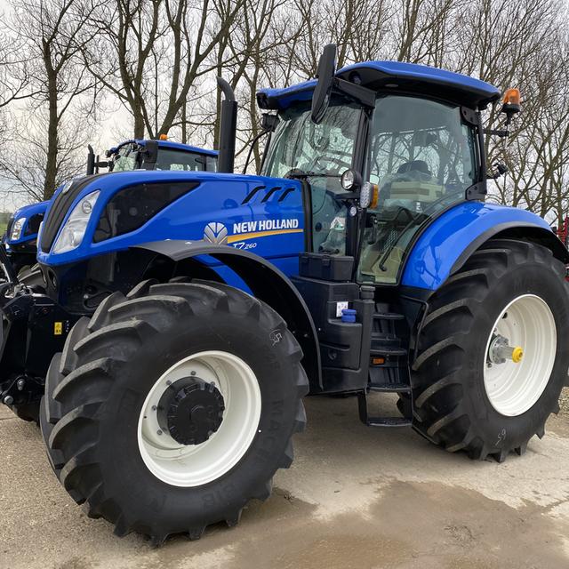 NEW HOLLAND T7.260 TRACTOR
