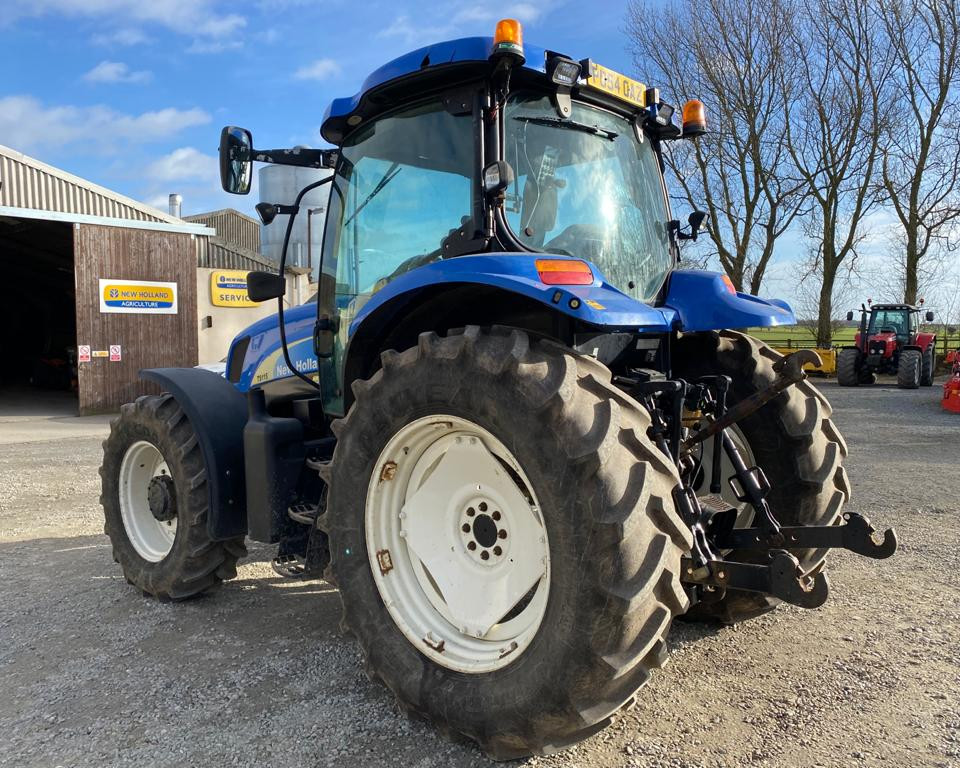 NEW HOLLAND TS115A TRACTOR