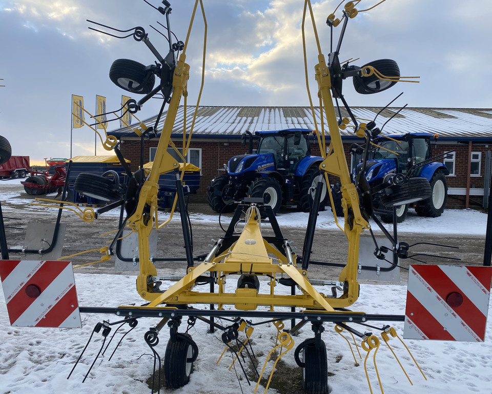 NEW HOLLAND PROTED 660 TEDDER