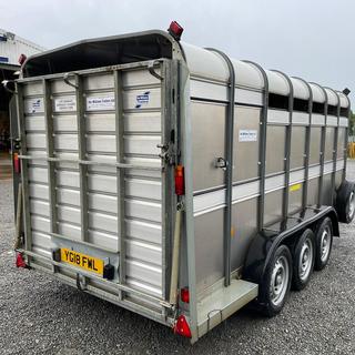  IFOR WILLIAMS 14FT TRIAXLE LIVESTOCK TRAILER