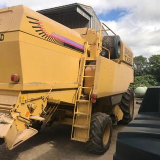 NEW HOLLAND TX62 COMBINE