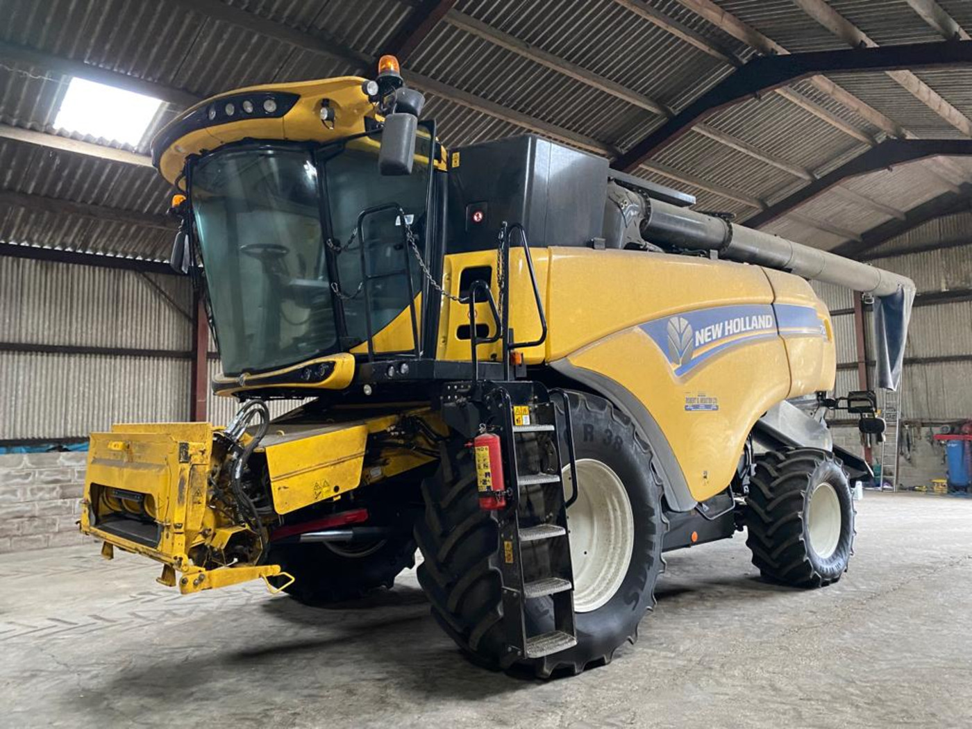 NEW HOLLAND CX8.70 COMBINE HARVESTER | New Holland dealer in Yorkshire ...