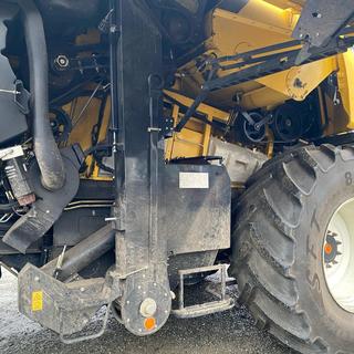 NEW HOLLAND CR8.90 COMBINE