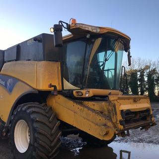 NEW HOLLAND CX820 COMBINE HARVESTER