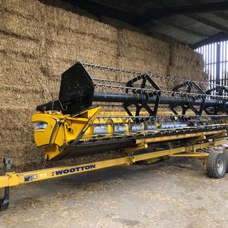 NEW HOLLAND CR9060 COMBINE HARVESTER