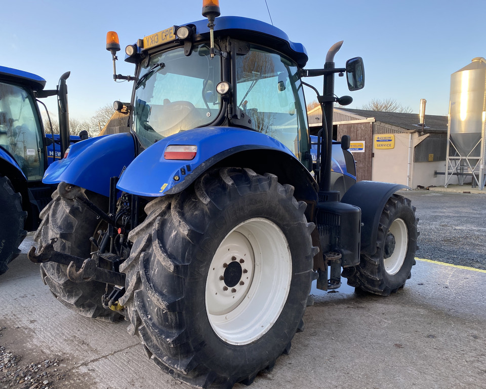 NEW HOLLAND T7.200 POWER COMMAND TRACTOR