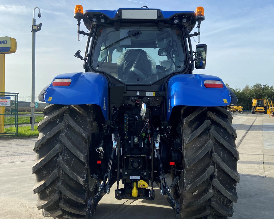 NEW HOLLAND T7.210 TRACTOR