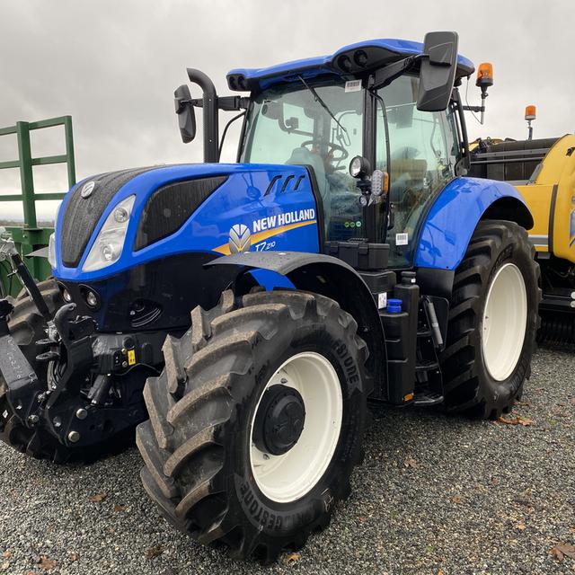 NEW HOLLAND T7.210 RANGE COMMNAND TRACTOR