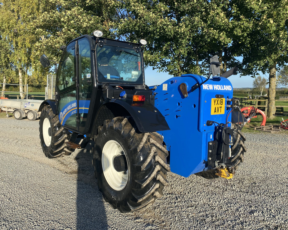 NEW HOLLAND LM7.42 ELITE TELEHANDLER