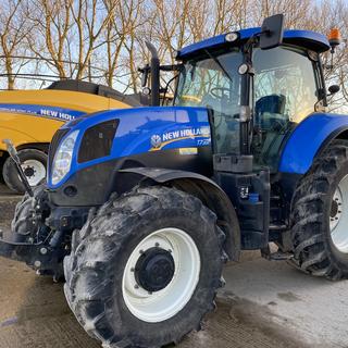 NEW HOLLAND T7.200 POWER COMMAND TRACTOR