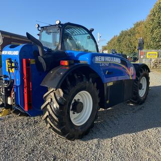 NEW HOLLAND LM7.42 ELITE TELEHANDLER